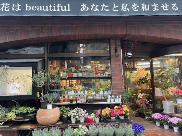 「映フラワー」　（東京都千代田区）の花屋店舗写真1
